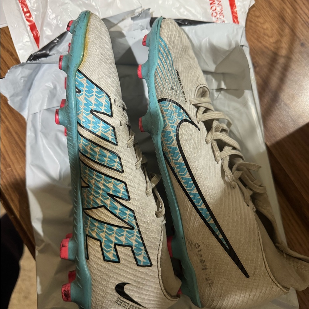 Nike Mercurial Cleats in White and Blue - Picture 3 of 8
